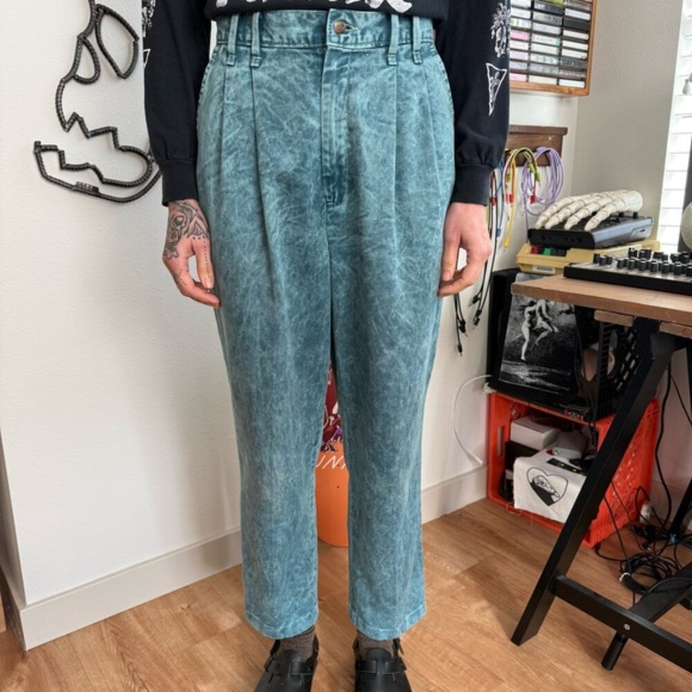 💀 SOLD 💀 Vintage 80s Teal Blue Acid Wash High Waisted Pleated Trousers ~ Size 28 - Picture 3 of 8